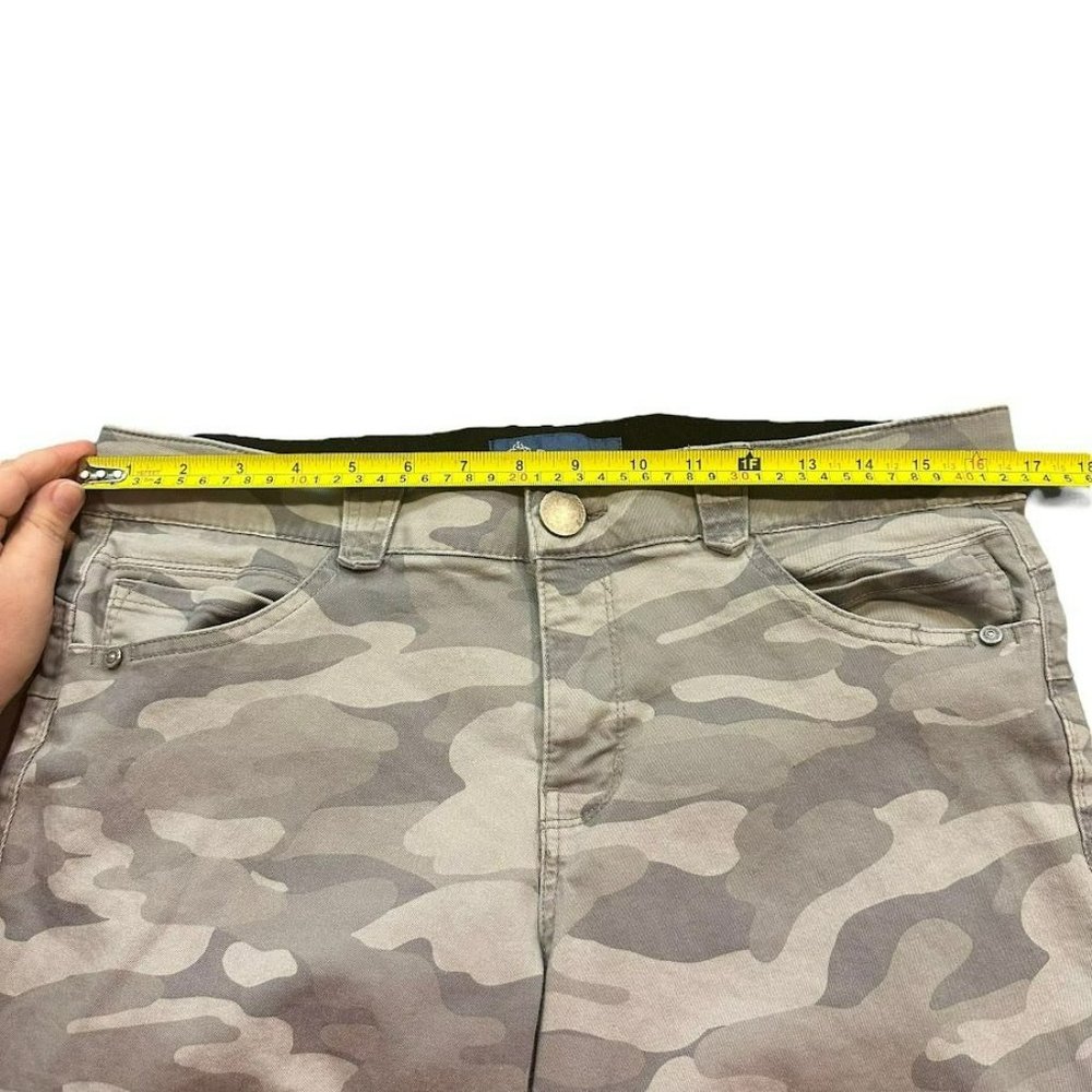 Democracy Ab Technology Absolution Light Gray Cam… - image 3